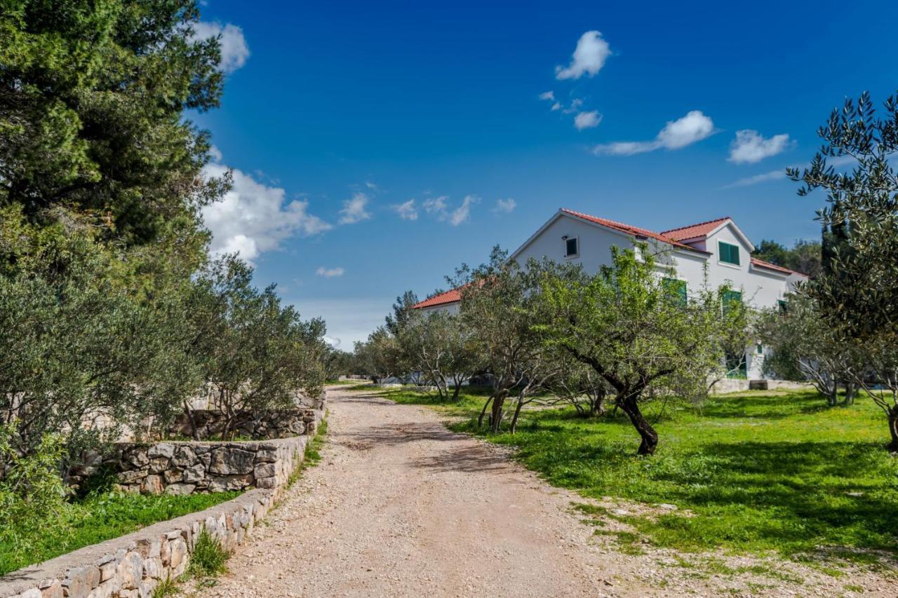 Bijaka Villas&Apartments Milna  Bagian luar foto