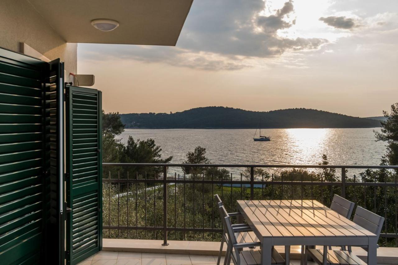 Bijaka Villas&Apartments Milna  Bagian luar foto