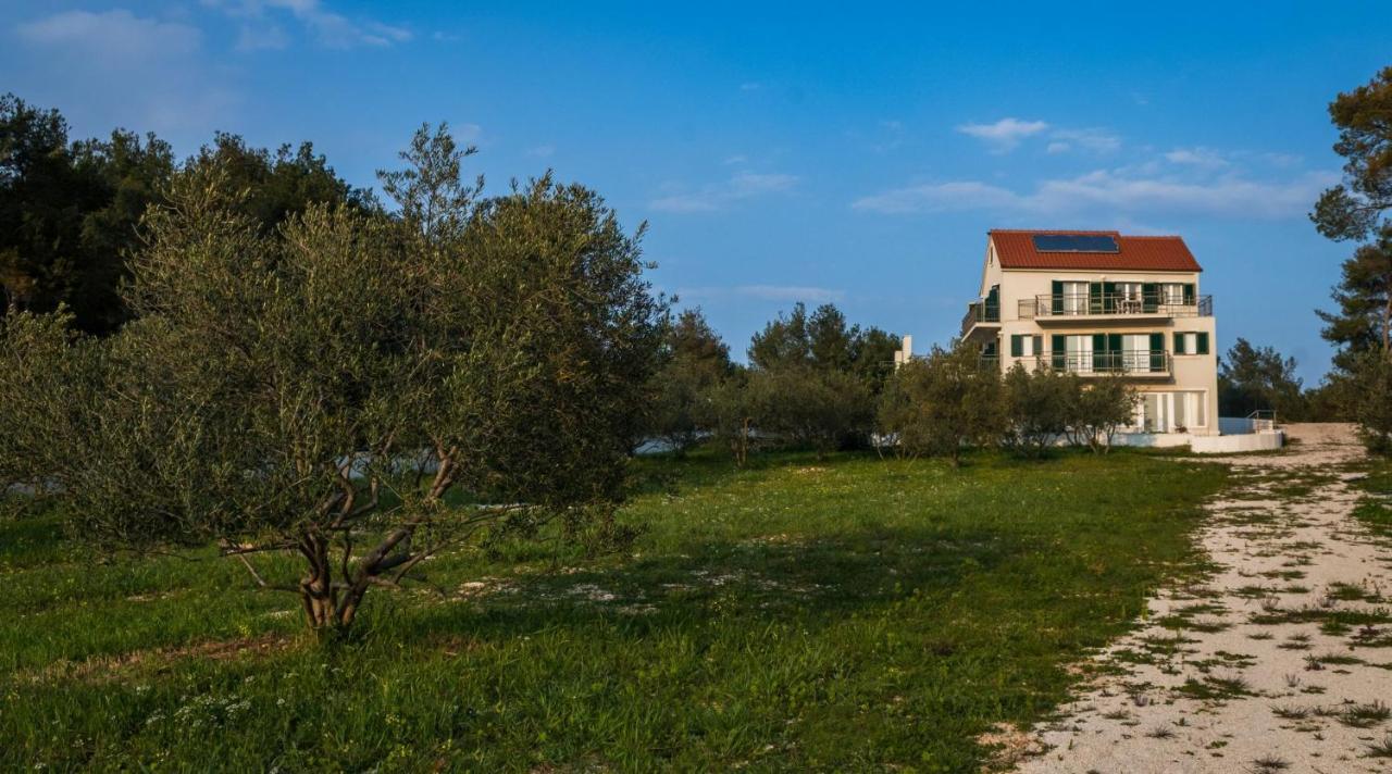 Bijaka Villas&Apartments Milna  Bagian luar foto