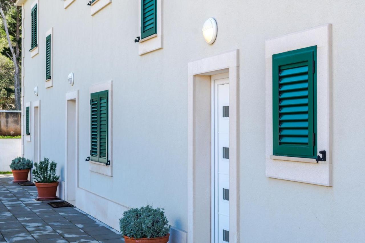 Bijaka Villas&Apartments Milna  Bagian luar foto