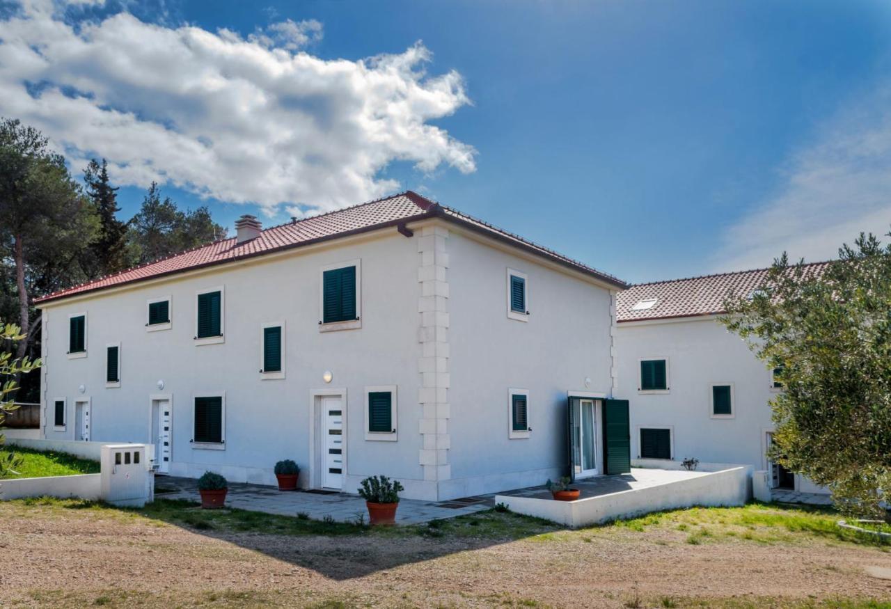 Bijaka Villas&Apartments Milna  Bagian luar foto